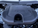 【直列6気筒3.0Lインジニウムターボチャージドディーゼルエンジン】ディーゼル特有の音や振動が大幅に軽減され、別次元の仕上がりとなっています。高回転まで滑らかに回り、上質さを感じさせます。