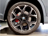 【BMWアロイホイル】軽量かつ強度に拘ったアロイホイル。走行性能ポテンシャルを引き出す設計。車の足元を引き締めてくれる大きなポイントはアロイホイルです。