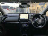 【運転席・インパネまわり】ハンドル・シート・フロアーなど隅々までプロによるクリーニング済み☆彡キレイな車内でドライブが一層快適にお楽しみいただけます!!