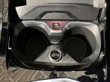 USBインターフェースでスマートフォンやオーディオプレイヤーを接続し音楽を楽しめます。
