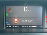 カーナビ付きです。カーナビの機能や保証につきましては、担当スタッフまでお尋ねください。