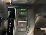 電子制御パーキングブレーキは信号待ちでも便利。いつもより運転がラクになるはずです。