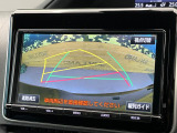 【バックカメラ】駐車時に後方がリアルタイム映像で確認できます。大型商業施設や立体駐車場での駐車時や、夜間のバック時に大活躍!運転スキルに関わらず、今や必須となった装備のひとつです!