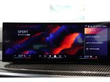 クルマの頭脳ともいえる、管理システム、iDrive。ナビだけではなく、オーディオ操作や車両情報の表示などをコントロールできます。便利さと安全性の向上にも繋がっています。
