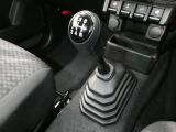 発進時やシフトチェンジ時もストレスなくマニュアル運転を楽しめます♪