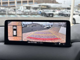 フロントカメラもございますので、狭い道でも安心して運転をしていただけます。