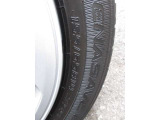 タイヤサイズは、155/65R14です。
