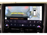 車両を上から見たような映像表示するパノラミックビューモニター付き!