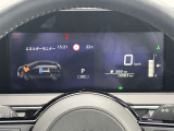 液晶付きの確認しやすいメーターです。各種設定もこのモニターとステアリングスイッチでできます。