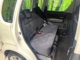後部座席も気になるようなキズ・汚れやへたり等、大きなダメージはなく、良好な状態です。