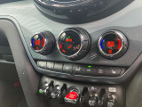 車両の詳細、ご質問につきましては、弊社営業スタッフまでお気軽にご連絡下さいませ。遠方のお客様には実車の詳細画像送信も承ります。お客様からのお問合せをお待ち致しております。