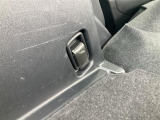 荷室には、ひもを掛けるフックが有ります。