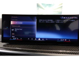 クルマの頭脳ともいえる、管理システム、iDrive。ナビだけではなく、オーディオ操作や車両情報の表示などをコントロールできます。便利さと安全性の向上にも繋がっています。