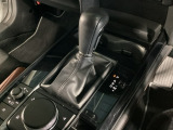 全てのトランスミッションのメリットを兼ね備えた理想的なAT、それがSKYACTIV-DRIVE(スカイアクティブドライブ)。「滑らかな変速」「ダイレクト感のあるシフトフィール」そして「低燃費」が特長!