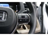 Hondaセンシングの機能のひとつ、アダプティブクルーズコントロール付!アクセルから足を離しても設定したスピードと前車との車間を保ち走行してくれます!車線維持もアシスト☆高速道路で疲労軽減ですね☆