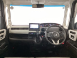 【前方視界】開放的な前方視界!運転がしやすく疲れにくいです♪窓が大きく、見通しがとっても良いおクルマですよ♪