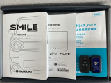 スマートキーは鍵をバッグに入れたままでもドアロックの開閉やエンジンのON・OFFができます。夜間や雨の日も鍵を探さなくて良いので便利です。