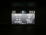 各操作スイッチは使いやすい位置に配置され、とっても見やすいメーターです。夜間時はラグジュアリーな気分にさせてくれる照明が魅力ですので、夜のドライブも楽しみになりますよ♪