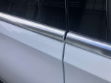窓枠のメッキモールもくすみの無い美しい輝きを保っています。