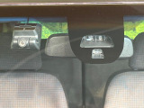 【シティブレーキアクティブシステム】低速走行中に前方の車両等を認識し、衝突しそうな時は警報とブレーキで衝突回避と被害軽減をアシスト。より安全にドライブをお楽しみいただけます。