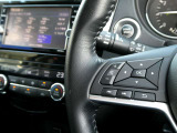ナビの音量など車両情報を手元で操作できるハンドルスイッチ付き。