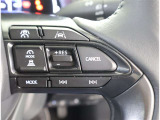 レーダークルーズコントロール(全車速追従機能付)付きです。車速に応じて追従支援してくれるので、ロングドライブも快適です。詳細は販売店スタッフまでおたずねください。