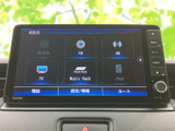 FM・AMラジオやテレビ、各種音楽ソースを選べるオーディオメニューを備えています。聴きたい内容に合わせて画面から選択でき、移動中の音楽も楽しめます。