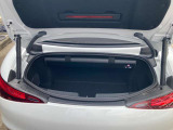 納車前には、メーカー規定に基づき、認定中古車ならではのしっかりとした整備をしてからご納車させて頂きます。熟練のメカニックがお客様に届く事を思い、1台1台入念に点検、整備致します。