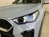 LEDヘッドライト 先進のLEDテクノロジーを採用。キセノンライトを上回るコントラストで明るく輝きます。夜間や悪天候時の日中でも優れた視野性を発揮し安全性と快適性を高めます。