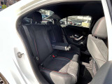 メルセデス・ベンツの定める厳しい基準をクリアしたお車のみをご案内させて頂きます。納車前整備はメーカー規定に基づき当店3Fの指定工場で入念に行なわれます。熟練のメカニックがお客様のお車を整備致します。