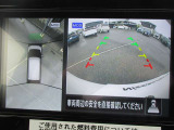アラウンドビューモニターで車の周囲の情報が室内でわかります。