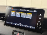 ナビのオーディオソース画面です!ラジオやBluetoothなど、さまざまな音楽ソースを選択して楽しめます。お好みの音楽を聴きながら、毎日の通勤からロングドライブまで快適にお過ごしいただけます。