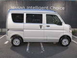 運転席側サイドビュー。
