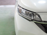LEDヘッドライトは、点灯の瞬間から光量を発揮し、突然暗くなるトンネルなどでの安定感を高めます。
