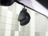◆リアにもドライブレコーダーを装備しております◆映像・音声などを記録する自動車用の装置です。もしもの事故の際の記録はもちろん、旅行の際の思い出としてドライブの映像を楽しむことができます。