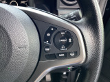 【ACC/LKAS】設定した車速内でクルマが自動的に加減速。 先行車との適切な車間距離を維持しながら追従走行します。また高速道路を走行する際、車線の中央付近を維持するようにステアリング操作を支援します