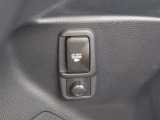 便利なアクセサリーコンセント(AC100V・1500W)が装備されています。ハイブリッドカー特有の大容量の電気エネルギーによりアウトドアシーンや停電などの非常時に便利な機能です。