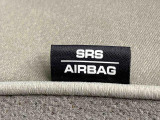 車両側方からの衝撃を緩和するSRSサイドエアバッグ(運転席/助手席)が付いてます