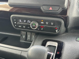 運転席助手席シートヒータ、オートエアコン、USBジャック