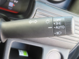 オートライトコントロールは車外の明るさををセンサーが感知し、スモールライトとヘッドライトのON/OFFを自動的にコントロール!!ライトの消し忘れ防止にもなります。
