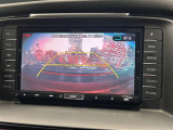 【バックカメラ】運転席から画面上で安全確認ができます。駐車が苦手な方にもオススメな便利機能です。