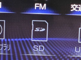 音楽SDカード入ります。