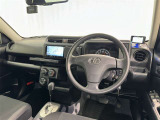 運転席まわりです。 各操作スイッチは使いやすい位置に配置されてます。