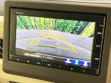 【バックカメラ】駐車時に後方がリアルタイム映像で確認できます。大型商業施設や立体駐車場での駐車時や、夜間のバック時に大活躍!運転スキルに関わらず、今や必須となった装備のひとつです!