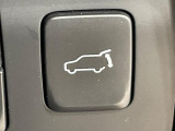 【パワーバックドア】スマートキーや運転席のボタンを押すだけでリアゲートが自動で開閉します!荷物を持っている時や、高い位置にあるバックドアを閉める際に便利な機能です♪