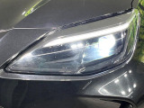 【LEDヘッドライト】悪天候や夜間走行時も良好な視界を確保し安心して運転できる高輝度LEDヘッドライトを装備!点灯速度が早く、消費電力も抑えられています。