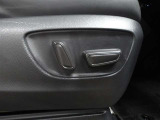運転席はパワーシートなのでお好みのドライビングポジションに調整可能です♪