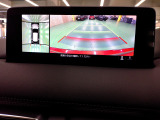 360&deg;ビューモニターを搭載。前後左右のカメラ映像で車両周囲を確認でき、駐車時や狭い場所での運転をサポートします。