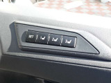 『1台』のお車に対して、3名体制で日々議論を重ね仕入れを行っております。