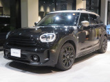 【MINI COOPER D CROSSOVER SHADOW edition】特別仕様車 シャドーエディション!「その影は、光を放つ」をテーマに、外装と内装をブラック基調で精悍に統一。